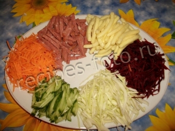 Салат «Козел в огороде» с чипсами и колбасой на праздник