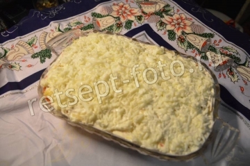 Салат "Мимоза" с маслом, сыром и горбушей