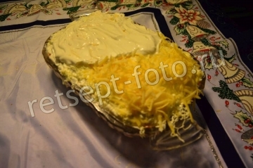 Салат "Мимоза" с маслом, сыром и горбушей