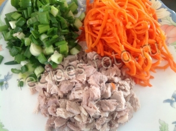 Салат «Радуга» с корейской морковкой и мясом