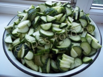 Салат из огурцов «Нежинский» на зиму
