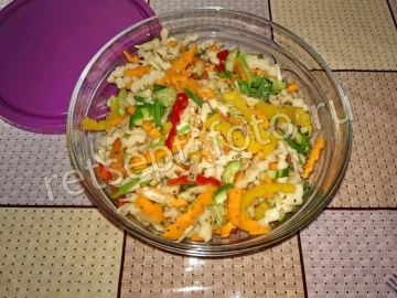 Салат из редьки Дайкон с овощами 