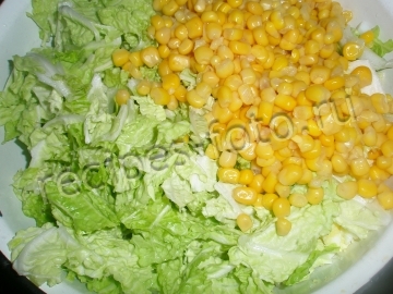 Салат с курицей, апельсином и кукурузой на праздник