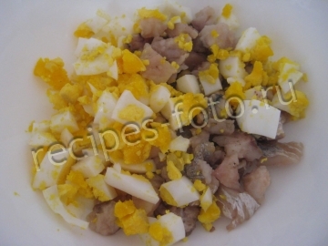 Салат с селедкой, картошкой и яйцом