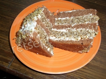 Шоколадно-ореховый торт с черносливом с и сметанным кремом