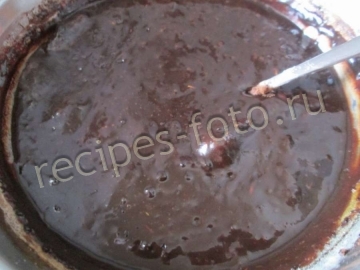 Шоколадный десерт из вареного риса с манкой