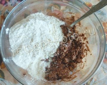 Шоколадный песочный торт со сметанным кремом