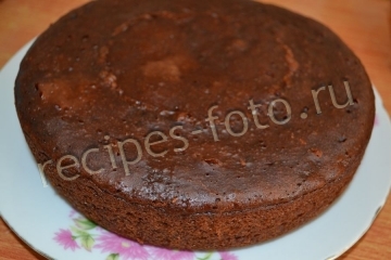 Шоколадный торт на кефире в мультиварке с фруктами и со сметанным кремом