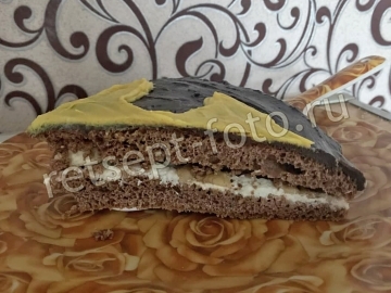 Шоколадный торт с бананом и сметанным кремом