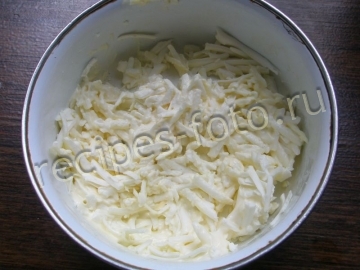 Скумбрия фаршированная плавленым сыром и запеченная в духовке