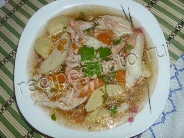 Суп из красной рыбы с рисом и помидорами