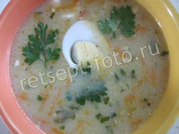 Сырный суп с кукурузой и яйцом
