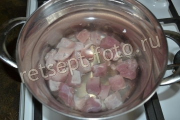 Томатный суп-пюре со свеклой и свининой