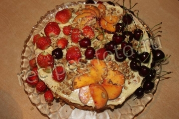 Торт из готовых коржей с фруктами