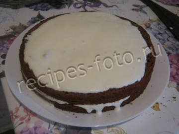 Торт со сметанным кремом и глазурью (хорошо пропитанный)