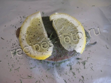 Тунец с лимоном запеченный в духовке в фольге