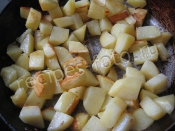 Тушеная картошка с солеными огурцами