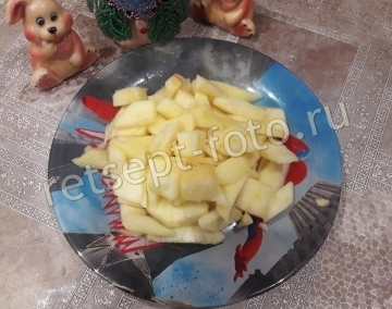 Творожная запеканка с манкой, яблоками и изюмом для ребенка 1,5-2 года