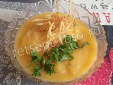 Тыквенный суп-пюре с жареной картошкой пай