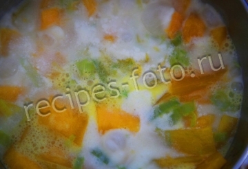 Тыквенный суп с креветками и брокколи