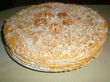 Вафельный торт со сгущенкой, орехами и кофе