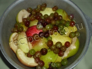 Варенье ассорти из яблок, груш и винограда