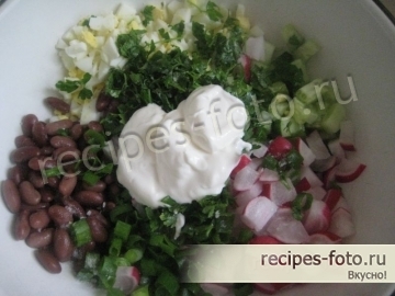 Весенний салат из огурцов и редиса