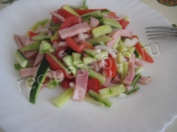 Вкусный салат с ветчиной и свежими огурцами