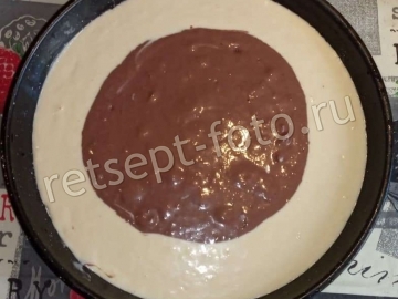 Заливной клубничный пирог с какао на кефире