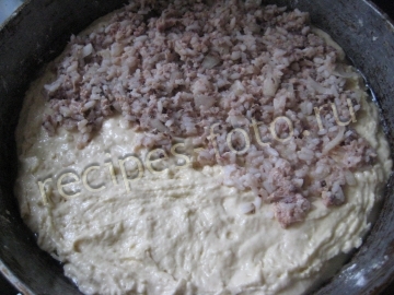 Заливной пирог с рыбными консервами и рисом на кефире