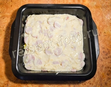 Заливной пирог с сосисками и сыром на кефире