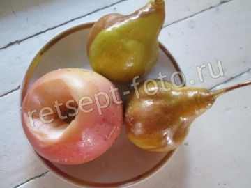 Запеченные яблоки и груши в слоеном тесте