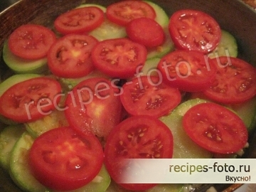 Запеканка из кабачков и помидоров на сковороде