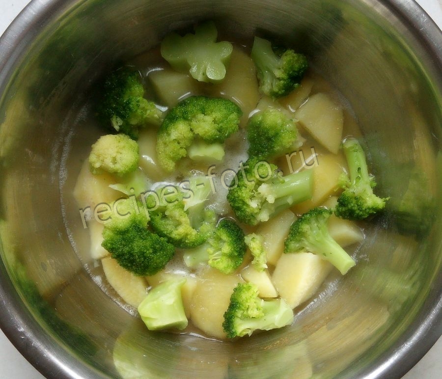 Овощное пюре из брокколи и картошки для детей до 1 года (с 6 месяцев) для прикорма