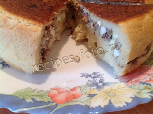 Рыбный пирог из сайры в мультиварке на скорую руку (тесто на кефире)