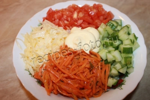 Салат "Калейдоскоп" с курицей и корейской морковью