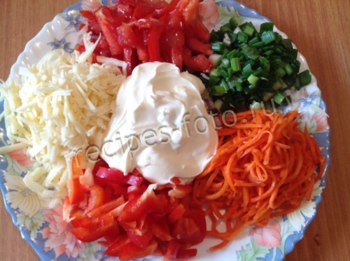 Салат «Радуга» с корейской морковкой и мясом