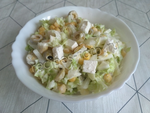 Салат с пекинской капустой и сыром фета или фетакса
