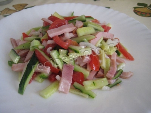 Вкусный салат с ветчиной и свежими огурцами