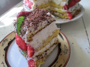Бисквитный торт с зефирным кремом и творогом 