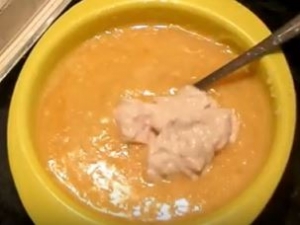 Детский суп-пюре с мясным пюре и желтком для детей до 1 года 