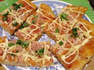 Домашняя дрожжевая пицца с ветчиной 