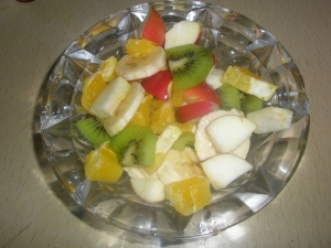 Фруктовый салат с киви и яблоками 