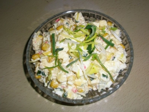Крабовый салат с кукурузой 