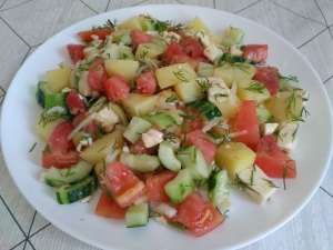 Овощной салат с брынзой и маслом 