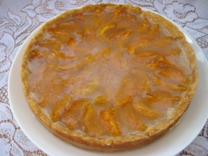 Песочный пирог с абрикосами и желе 