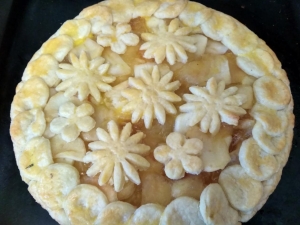 Песочный пирог с обжаренными яблоками 