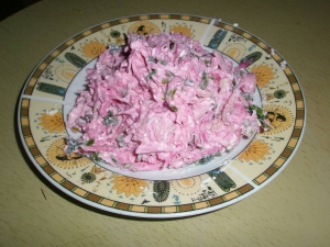Салат из красной редьки с плавленым сыром 