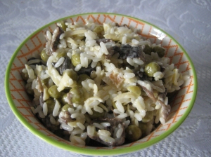 Салат с грибами и рисом 