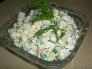 Салат с копченым кальмаром и огурцом: простой и вкусный рецепт 